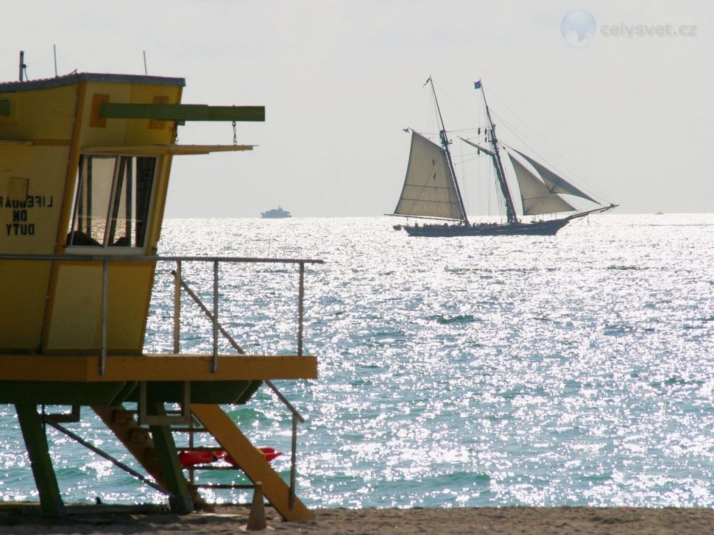 Foto: Sailing Along South Beach, Miami, Florida