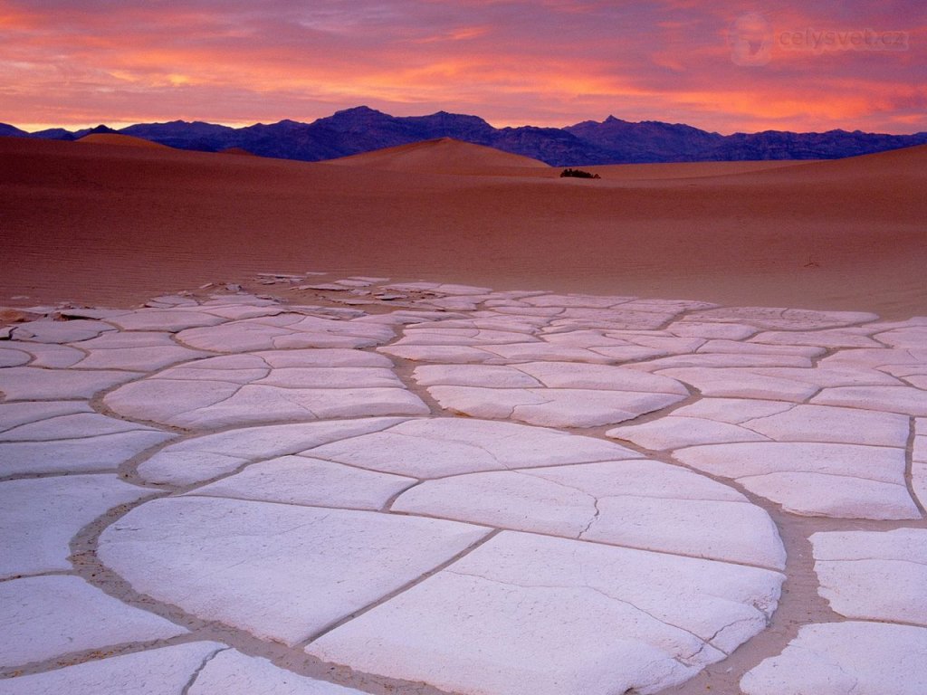 Foto: Clay Formations In Dunes, Death Valley, California