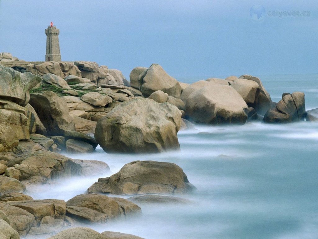 Foto: Motion Of The Sea, Ploumanach Rocks And Lighthouse, Bretagne, France