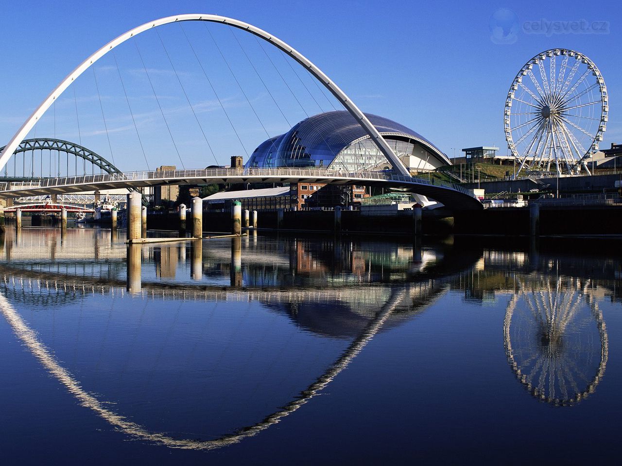 Foto: Gateshead Millennium Bridge, England